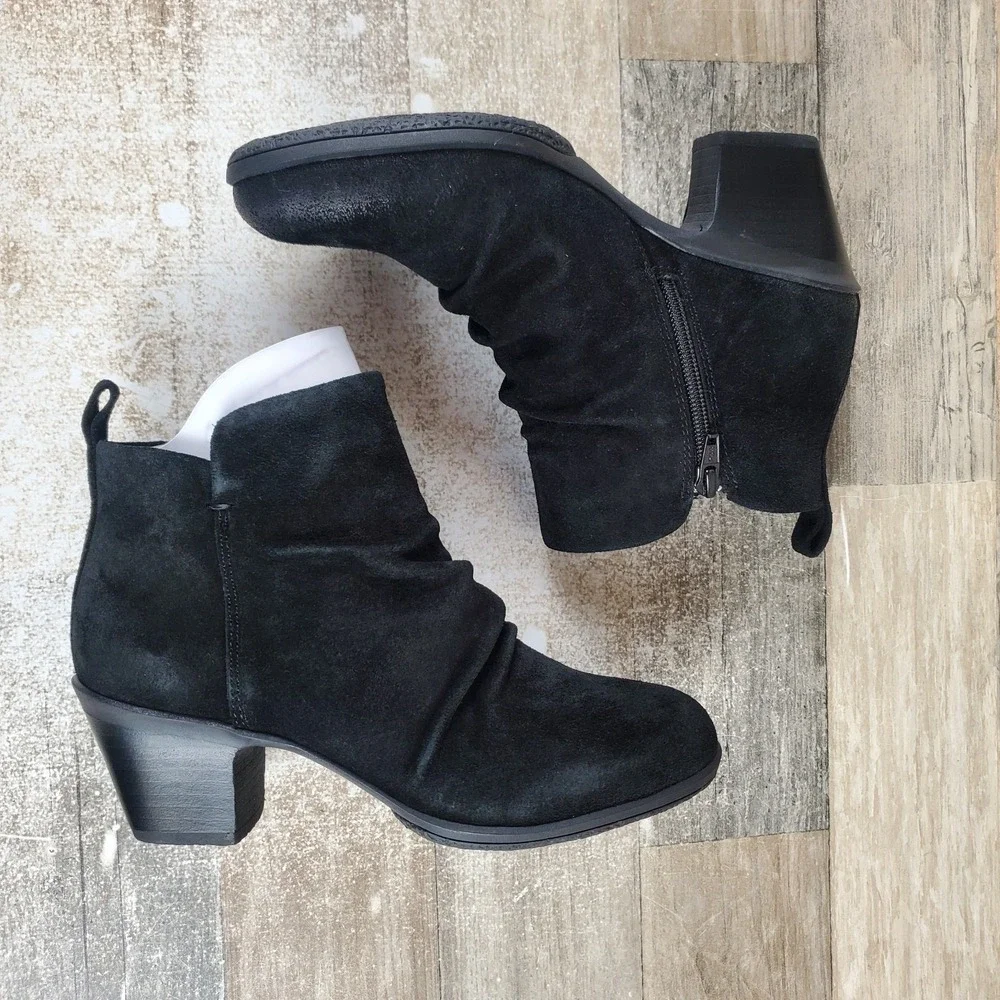 Comfortiva Brandy Womens Boots Sz 6 M Black Slouchy Suede Block Heel Side Zip